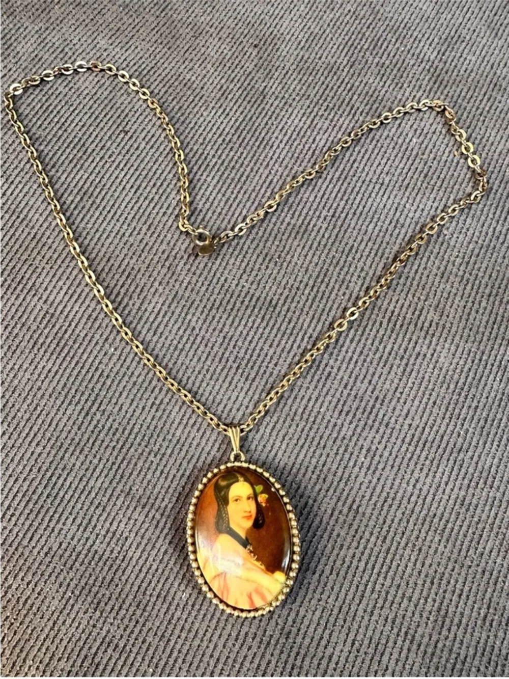 vintage Medana portrait watch pendant necklace